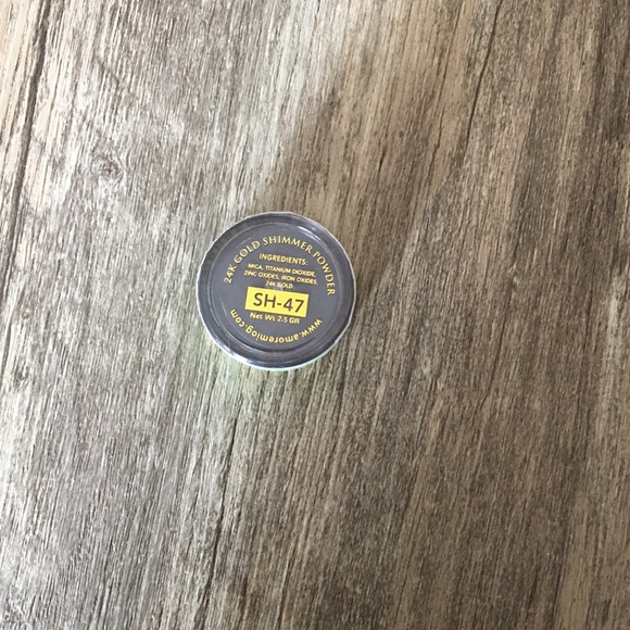 Amore Mio Cosmetics Shimmer Powder, SH 47, Charcoal:2.5-Gram - Picture 4 of 4